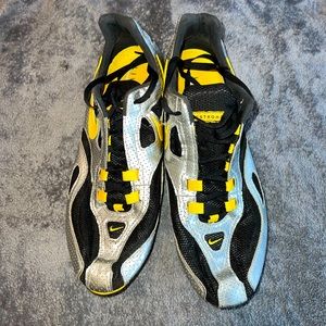 Nike Livestrong track spikes